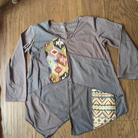 Asymmetrical  Top - Picture 4 of 10